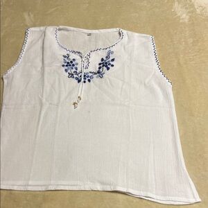 Hand-embroidered blouse, measurements in photos.